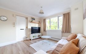 Lovely Studio Flat In Wimbledon W/ Free Parking