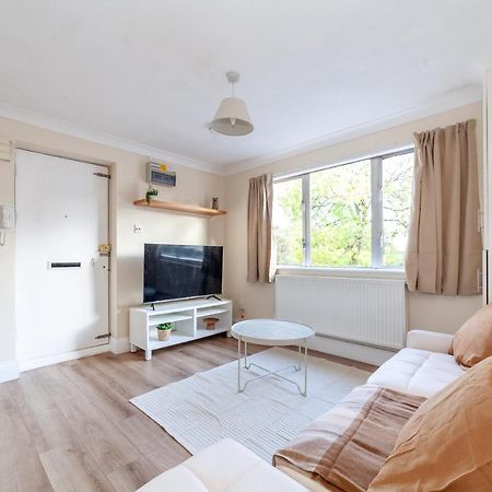 Lovely Studio Flat In Wimbledon W/ Free Parking London Exterior photo