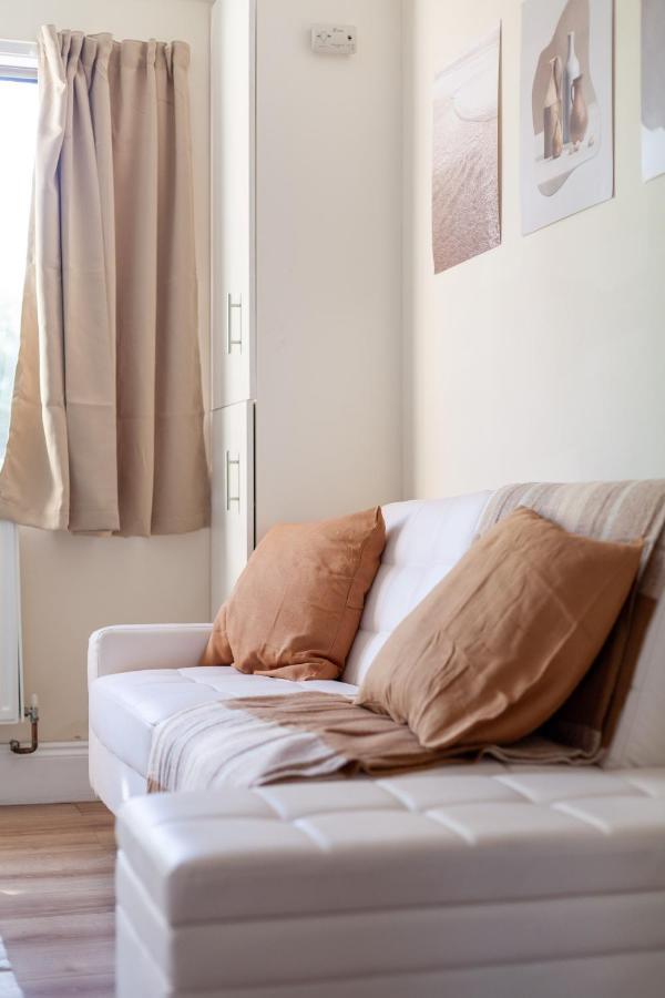 Lovely Studio Flat In Wimbledon W/ Free Parking London Exterior photo