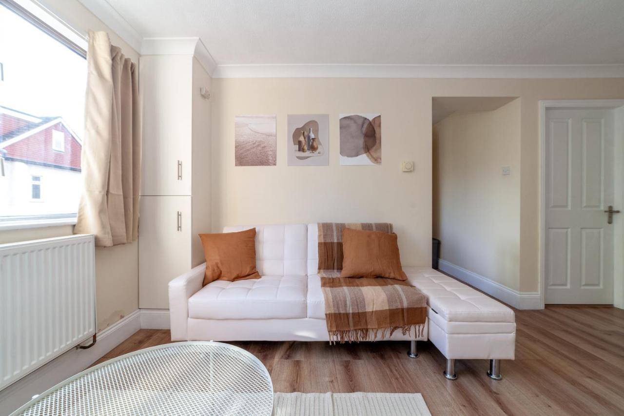 Lovely Studio Flat In Wimbledon W/ Free Parking London Exterior photo
