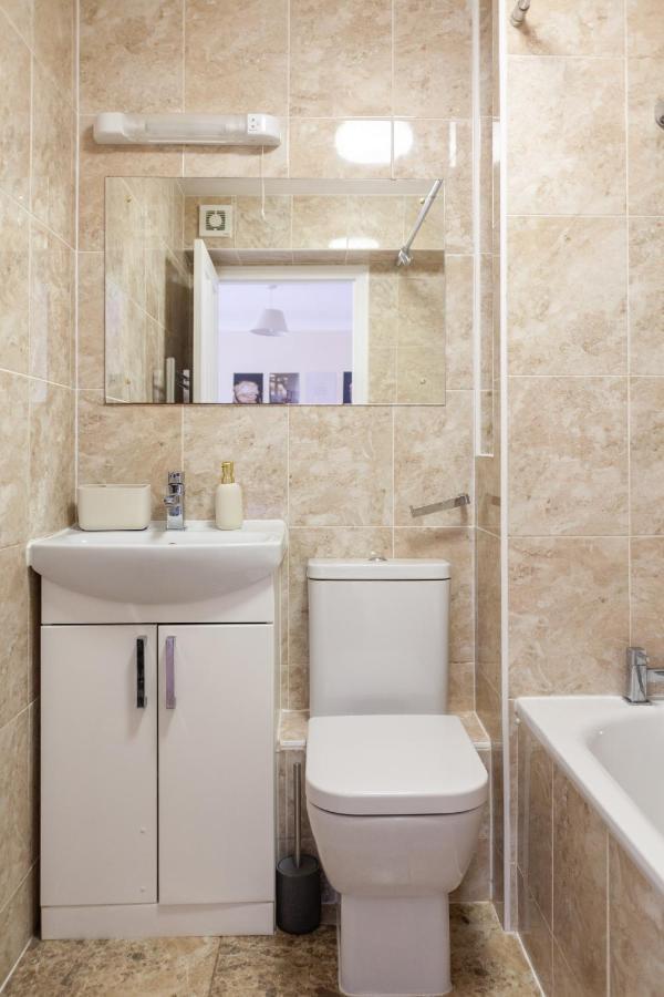 Lovely Studio Flat In Wimbledon W/ Free Parking London Exterior photo
