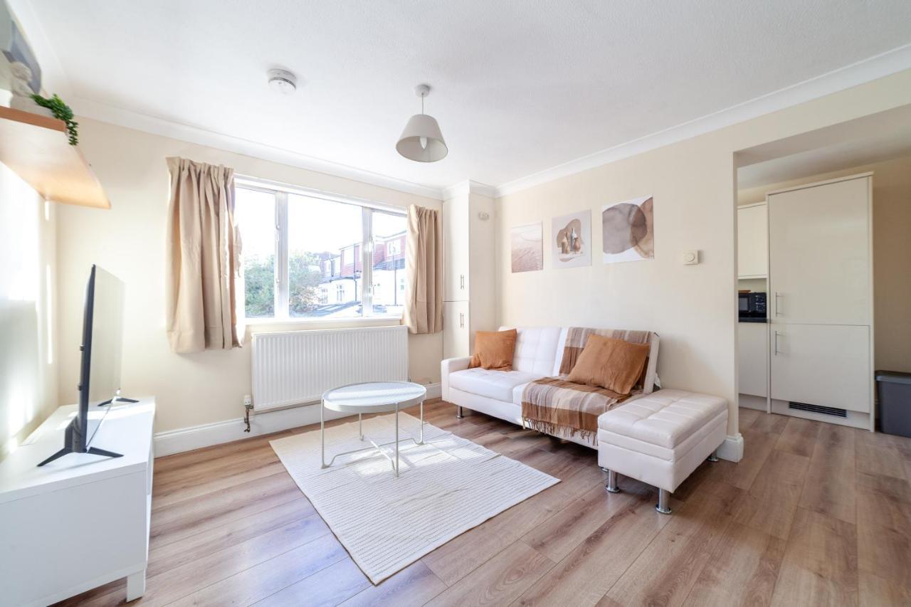 Lovely Studio Flat In Wimbledon W/ Free Parking London Exterior photo