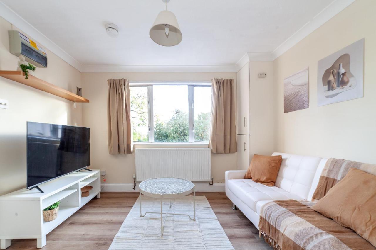 Lovely Studio Flat In Wimbledon W/ Free Parking London Exterior photo